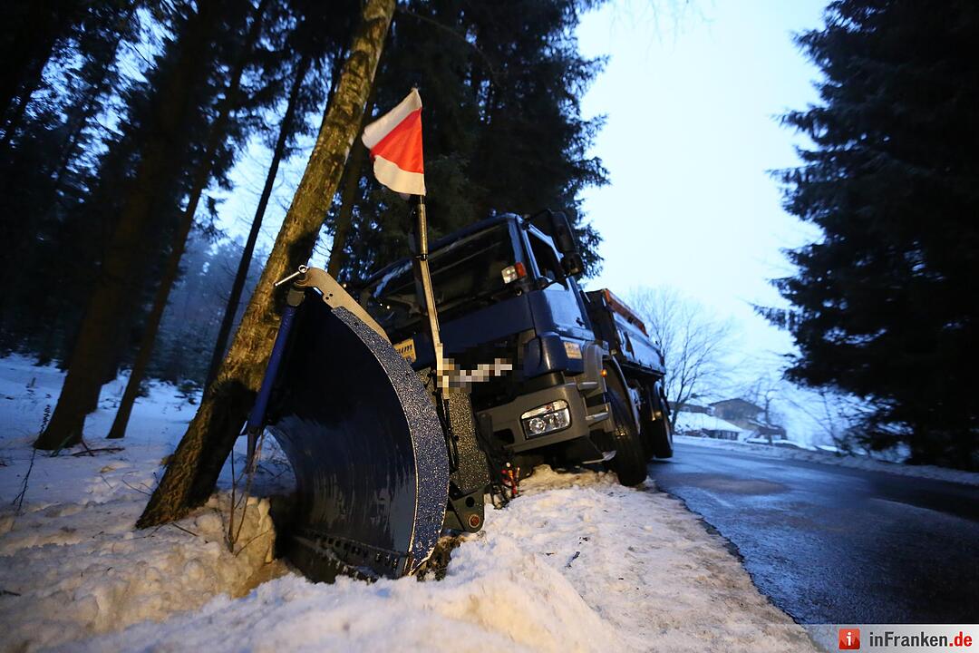 Eis im Kreis Hof: Zwei Streufahrzeuge haben Unfall