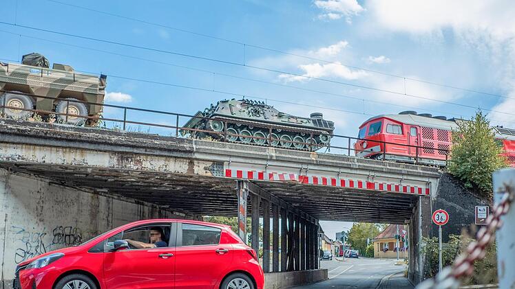 Vor allem von Westen zeigt die Unterführung der Geisfelder Straße ihr unschönes Gesicht. Eine Verlegung (Skizze unten) könnte ein Nadelöhr im Bamberger Osten entschärfen.  Foto: Lea Schreiber