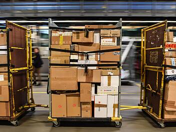 Wo ist mein Paket, nachdem mich der Bote zu Hause nicht angetroffen hat? Der Paketnavigator hilft - mit Hindernissen. Patrick Pleul/dpa