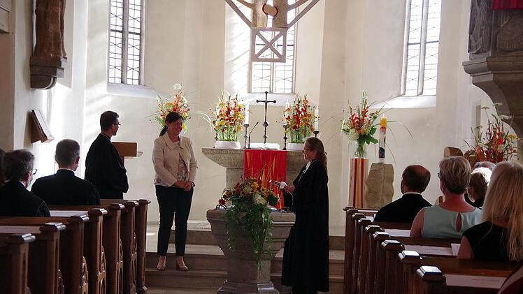 Bürgermeisterin Angela Hofmann (Mitte) heißt das Dekans-Ehepaar in Kronach willkommen.Heike Schülein