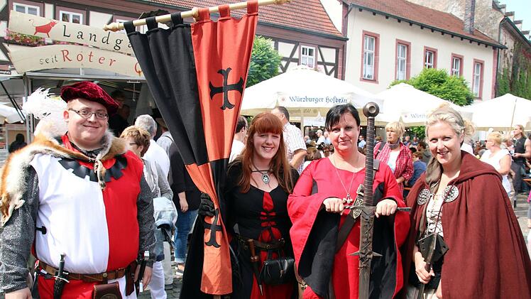 Ritter mit Damen Foto: Bettina Knauth