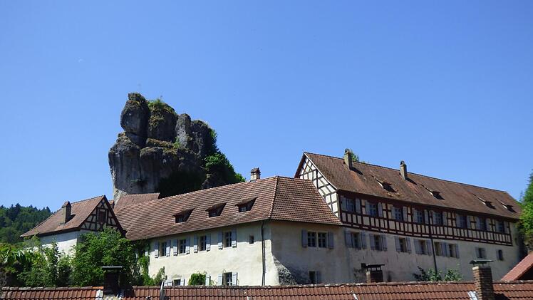 Die Dächer der Museumsgebäude in Tüchersfeld sind  laut einer Expertise marode. Foto: Thomas Weichert