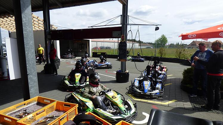Der Betrieb im E-Gokart-Park lief wieder an, aber erst zu etwa 70 Prozent der sonst üblichen Besucherzahlen.
