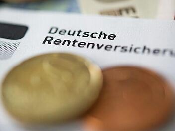 Mit freiwilligen Beitragszahlungen können Selbstständige etwas für die gesetzliche Rente tun. Die Höchstbeträge dafür steigen. Foto: M. Murat, dpa