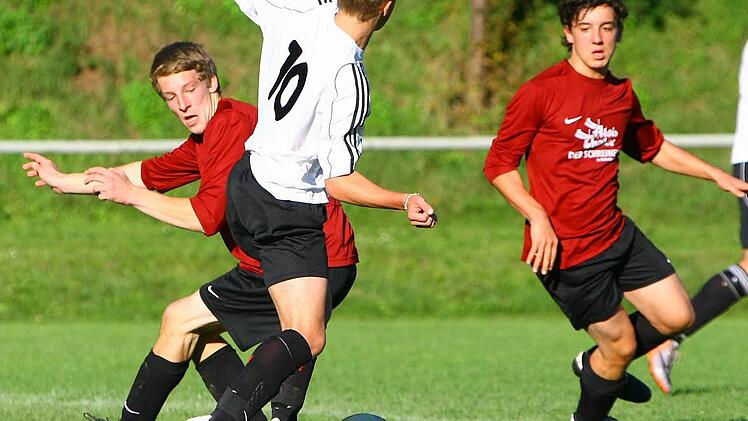 Dominik Vetter (rechts) wechselt vom BSC Kulmbach zum VfR Katschenreuth. Foto Monika Limmer