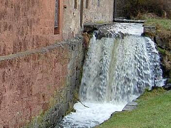 An der Krampertsmühle soll sich bald wieder ein Wasserrad drehen. Dann wird hier Energie erzeugt. Foto: Günther Straub