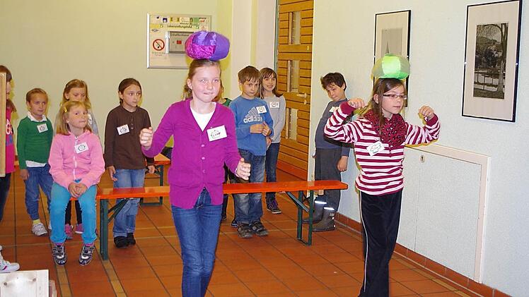 Zwischen den Küchenarbeiten wurden immer wieder spannende Spiele gemacht. Foto: Heike Schülein