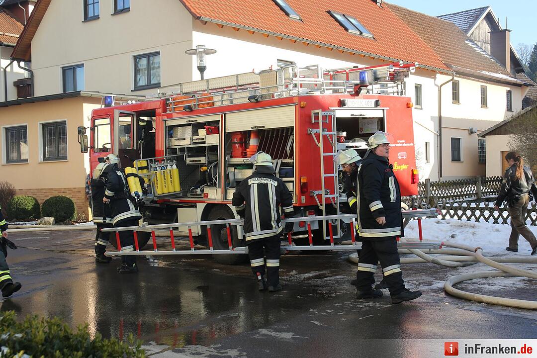 Kreis Coburg: Scheune in Grub am Forst steht in Flammen