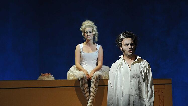 Turbulente Verwechslungen: Szene aus der Neuinszenierung von "Figaros Hochzeit" am Landestheater Coburg.Foto: Andrea Kremper