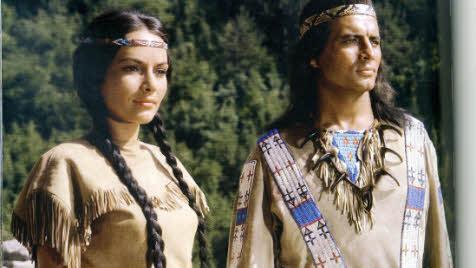 Winnetou mit Ribanna (Karin Dor), seiner großen Liebe. Natürlich hatte ihre Beziehung keine Chance.