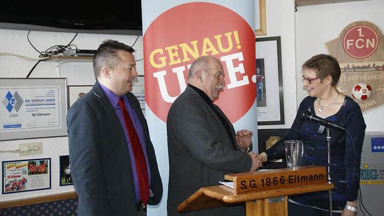 Sabine Dittmar hielt beim Politischen Aschermittwoch der SPD in Eltmann eine engagierte Rede. Dafür dankten ihr der Kreisvorsitzende Wolfgang Brühl und Ortsvorsitzender Hans-Georg Häfner (von links).