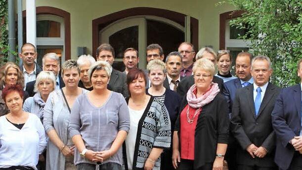 Ist bereits "gute Tradition" im Hotel "Alte Mühle" in Oberwohlsbach: Mit Urkunden und Präsentkörben ehrte die Firma Wöhner treue Arbeitnehmer für 25- und 45-jährige Tätigkeit im Unternehmen und verabschiedete verdiente Mitarbeiter in den Ruhestand.  Foto: Katja Nauer