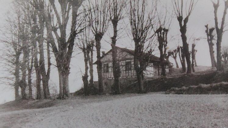Der Engelhardts-Keller vor 1966 - bevor Gaststätte und Wohnhaus gebaut wurden. Foto: Archiv Engelhardt1966