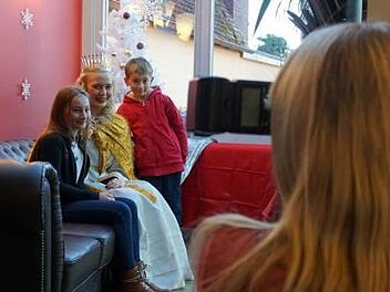 Das Fotoshooting mit dem Christkind war für die Kinder eine aufregende Sache.Tina Meier
