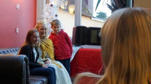 Das Fotoshooting mit dem Christkind war für die Kinder eine aufregende Sache.Tina Meier