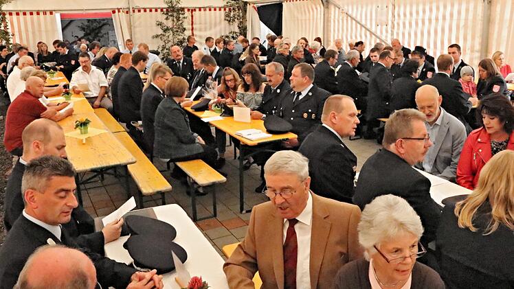 Besucher des Festgottesdienstes zum 125-jährigen Bestehen der Feuerwehr GereuthHelmut Will