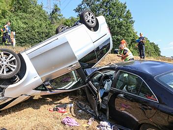 Bei einem Unfall auf der B470 im Kreis Forchheim wurden am Donnerstagmittag mehrere Menschen verletzt. Foto: NEWS5 / Merzbach