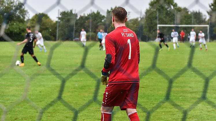 Wann darf wieder um Punkte gespielt werden? Diese Frage ist offen, der BFV erhöht weiter den Druck auf die Politik. Ryan Evans