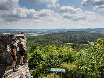 Weitblick von der Burgruine Bramberg