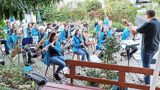 Die Eggolsheimer Musiker bei ihrem letzten Auftritt im Rahmen der Tour in Rettern.