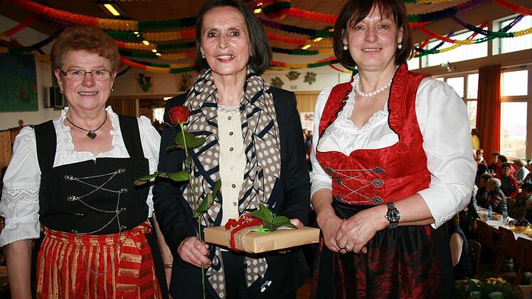 Kreisbäuerin Rita Jörg (von links), Referentin Astrid Hartenberger und stellv. Kreisbäuerin Edeltraud Häusler