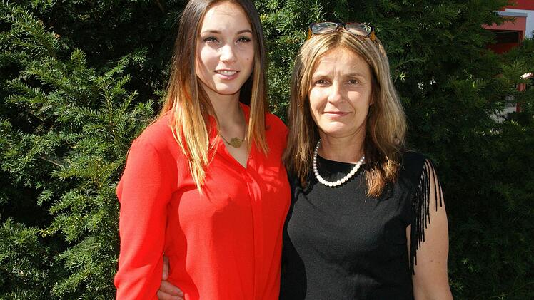 Sehr stolz ist Mama Birgit auf ihre Tochter Marie Hahner.  Foto: Sabine Weinbeer