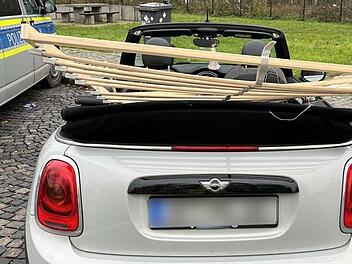 A3 bei Nürnberg: Polizei zieht Cabrio mit gefährlicher Ladung aus dem Verkehr A3 bei Nürnberg: Polizei zieht Cabrio mit gefährlicher Ladung aus dem Verkehr