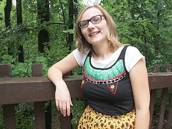 Auch in ihrer Kleidung verbindet sich Lisa Badum Vergangenheit und Zukunft. Foto: Josef Hofbauer