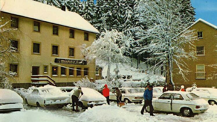 Ein (Postkarten-) Bild aus guten Tagen: Mitte der siebziger Jahre präsentierte sich der Gasthof "Zum Rehbachtal" als beliebtes Ausflugsziel.  Reproduktion: infranken.de