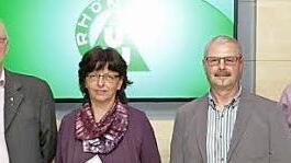 Zum 40-jährigen Dienstjubiläum gratulierten Geschäftsführer Helmut Grosser (links), Betriebsratsvorsitzender Wolfgang Stumpf und Prokurist Joachim Schärtl (von rechts). Seit 40 Jahren bei der Überlandwerk Rhön sind (ab 2. v.l.) Gerhard Hohmann, Brigitte Stengel und Bernard Bach.  Text/Foto: Tonya Schulz/privat