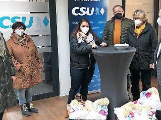 Die Auslosung mit MdL Michael Hofmann, Hedwig Güthlein, Willi Buch, Tanja Herbert-Nebe, Helga Heitz und Martina Hebendanz