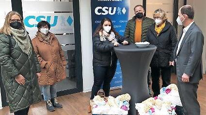 Die Auslosung mit MdL Michael Hofmann, Hedwig Güthlein, Willi Buch, Tanja Herbert-Nebe, Helga Heitz und Martina Hebendanz