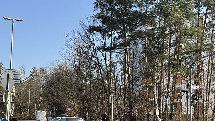 Bedrohungslage in Wohnhaus: Spezialkräfte der Polizei im Einsatz