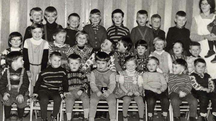 Wer erkennt sich wieder? Tante Maria leitete vor 50 Jahren die erste Kindergartengruppe. Repro: Klaus Oelzner