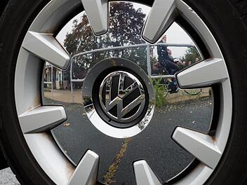 VW muss sich in der Abgas-Affäre auch in Europa auf Gegenwind einstellen: Betroffene schließen sich in einer Stiftung zusammen. Foto: Julian Stratenschulte, dpa