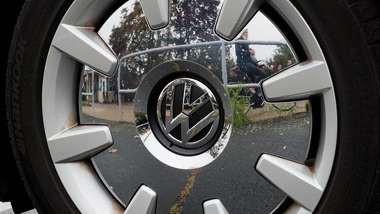 VW muss sich in der Abgas-Affäre auch in Europa auf Gegenwind einstellen: Betroffene schließen sich in einer Stiftung zusammen. Foto: Julian Stratenschulte, dpa