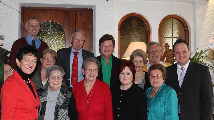 Die ganze Gästeschar Fotos: Sonja Adam