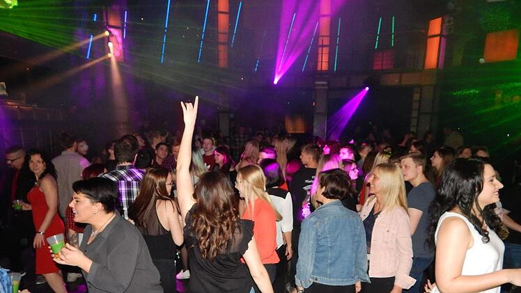 In der Himmelkroner Diskothek "Halifax" ist der letzte Vorhang gefallen. Zum Schluss wurde noch einmal kr&auml;ftig abgetanzt.Horst Wunner