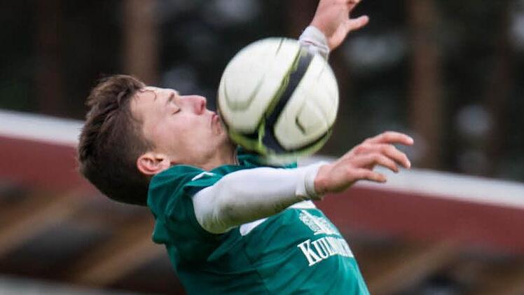Perfekte Ballannahme: Die Qualitäten von Kevin Diwersi sind am Sonntag im Spiel des TSV Neudrossenfeld (2.) gegen den FSV Stadeln (3.) besonders gefragt. Foto: Alexander Muck