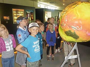 Optisch hat sie was von einer Kartoffel, unsere Erde! Das haben die Mühlendorfer Viertklässler genau recherchiert. Fotos: privat