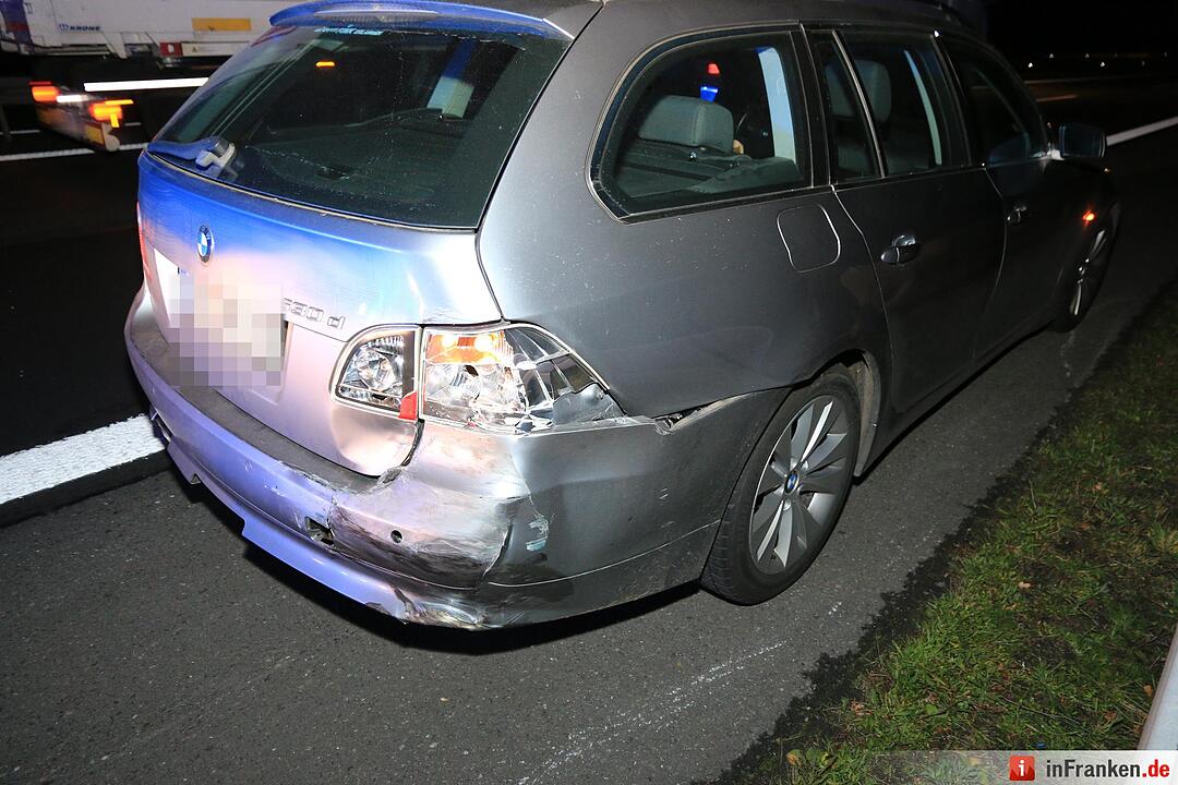 Sessel auf A73 sorgt für Unfall