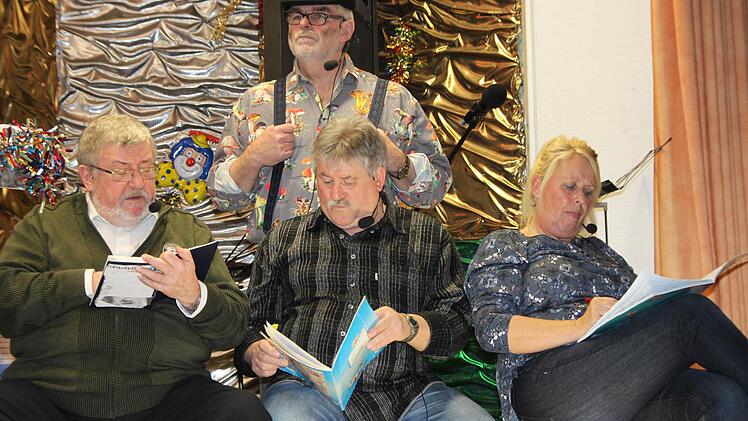 Bei der Bürgerversammlung: (von links) Jürgen Peter, Werner Reißaus, Siegfried Dörfler, Simone Lauterbach Foto: Jürgen Gärtner