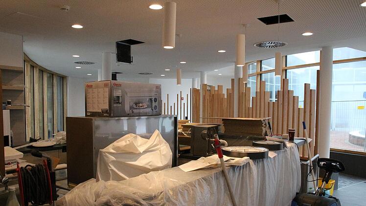 Noch viel zu tun - der Eingangsbereich mit Bistro.Foto: Ulrike Nauer