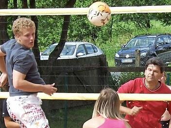 Am kommenden Wochenende steigt in Kronach die dritte Beachvolleyball-Stadtmeisterschaft (im Bild ein Turnier in Nordhalben) auf dem LGS-Gelände. Foto: Archiv/Neugebauer