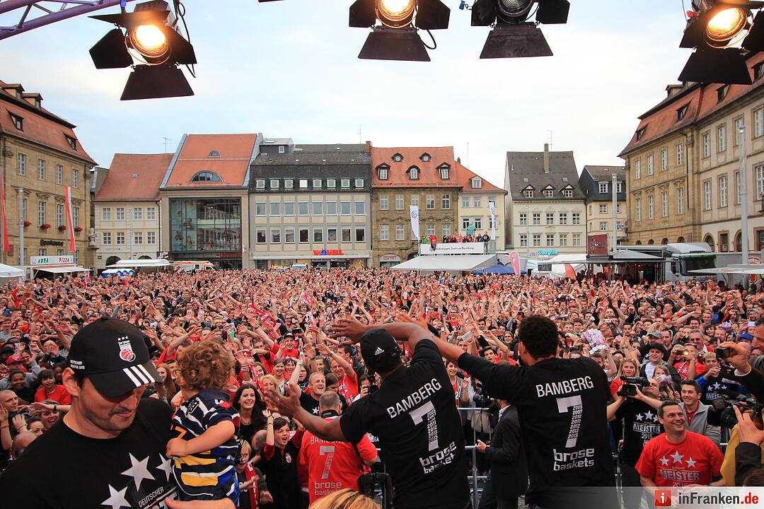 Meister-Party am Maxplatz