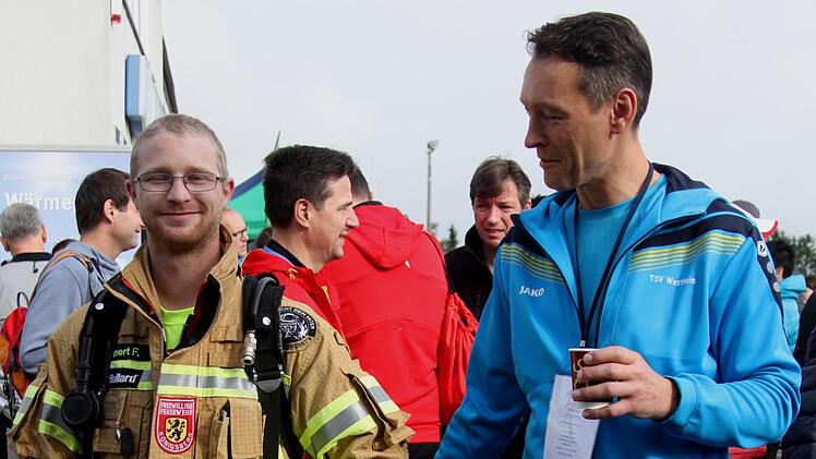 Der 24-jährige Fabian Blümmert vom TV Königsberg  erstaunte beiseinem Lauf für die Deutsche Krebshilfe in voller Uniform schon  so manchen Zuschauer.