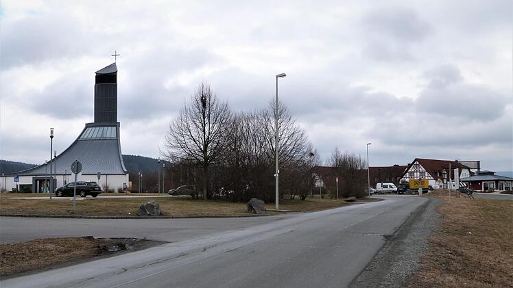Für den Diakonieverband Neuendettelsau ist es ein wichtiges Anliegen, eine Verbesserung der Verkehrssituation der Bernecker Straße mit der Errichtung eines Gehweges zu erreichen.  Werner Reißaus