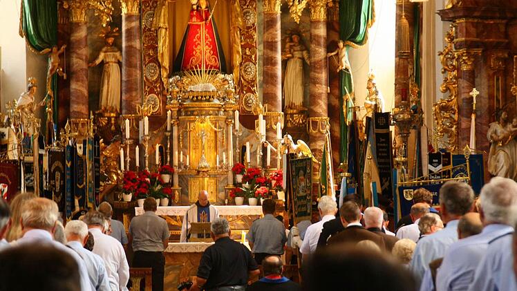 Die Basilika war beim Gottesdienst bis auf den letzten Platz gefüllt. Foto: Klaus Klaschka