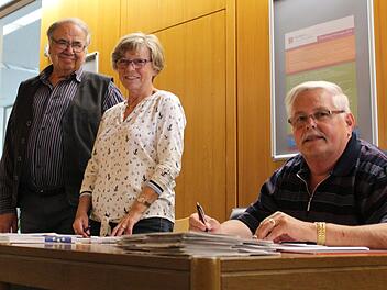 Warteten am Sonntagnachmittag auf die Wähler im Kronacher Rathaus: Jürgen Ditsche, Rosemarie Beetz und Wolfgang Hümmer. Foto: Anna-Lena Deuerling