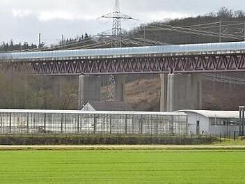 Kein Gewächshaus, sondern die Klärschlammtrocknung der Rödentaler Kläranlage Foto: Rainer Lutz